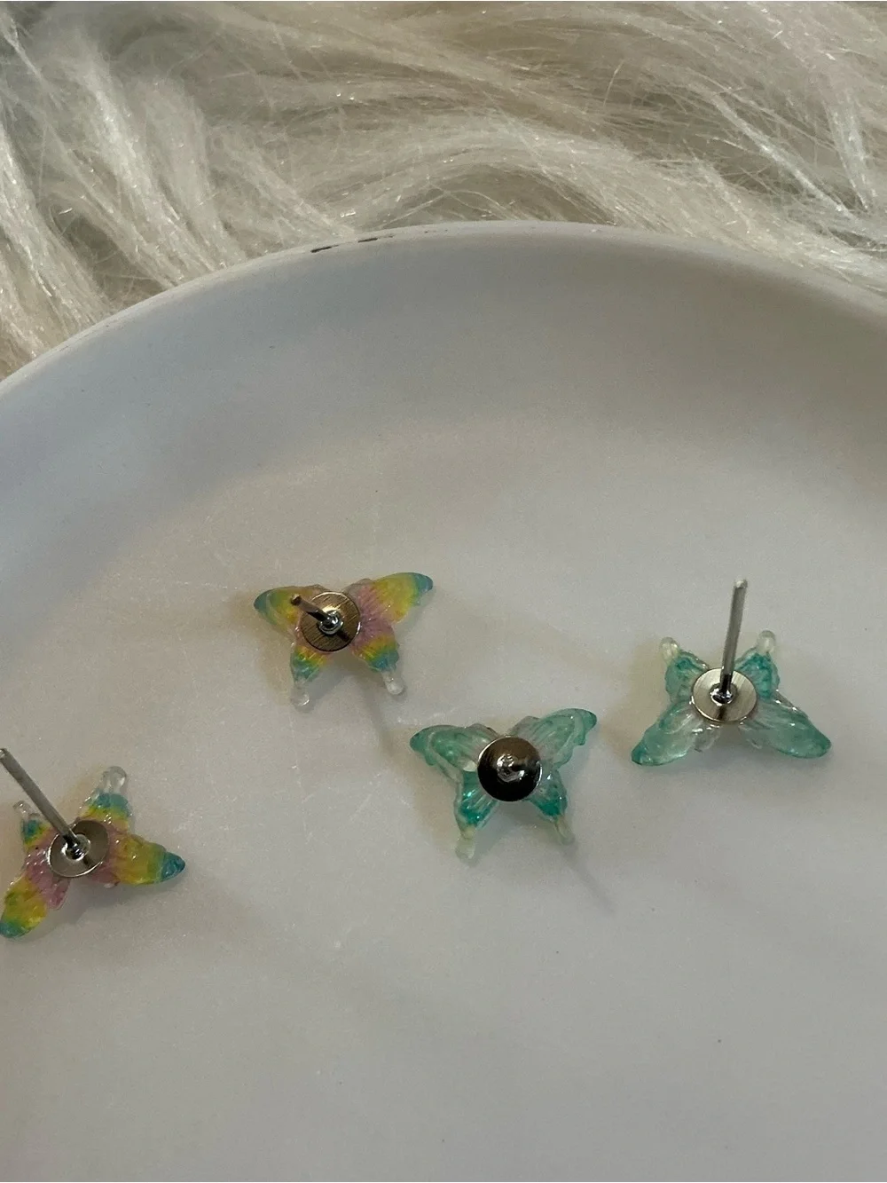 Lot of: Four pairs of earrings, dangle, hoops and butterfly, and two ear cuffs